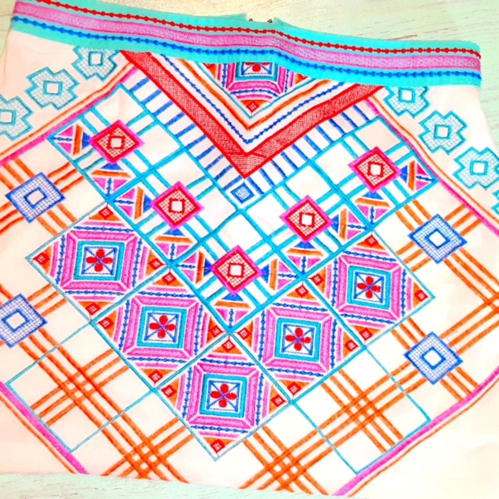 Angie Embroidered skirt sz lg junior